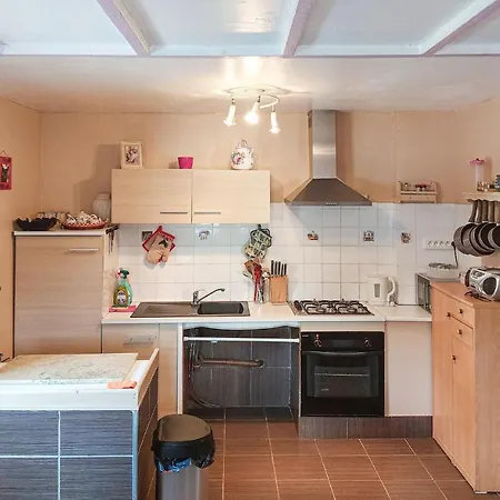 5 Bedroom Gorgeous In Longvilliers Longvilliers (Pas-de-Calais)