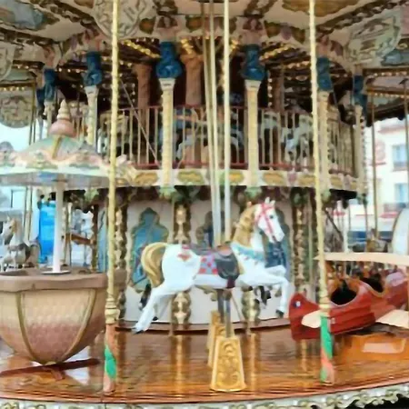 5 Bedroom Gorgeous In Dom wakacyjny Longvilliers (Pas-de-Calais)