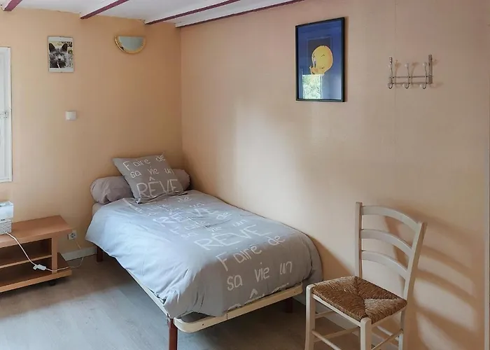 5 Bedroom Gorgeous In Hébergement de vacances Longvilliers (Pas-de-Calais)